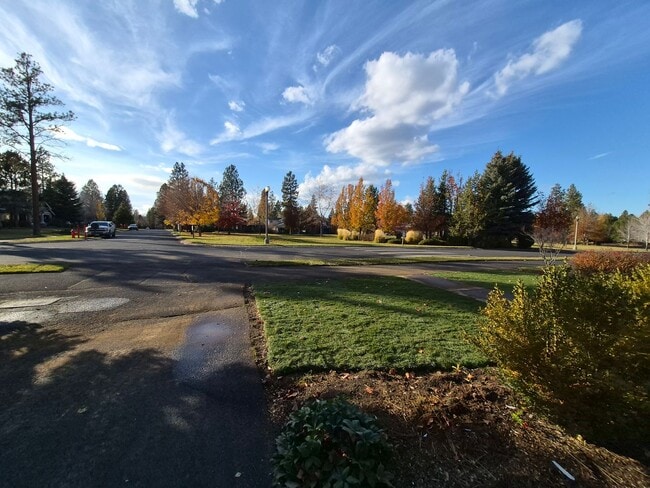 Building Photo - 3 Bed 2.5 Bath - The Parks at Broken Top.