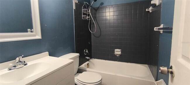 Building Photo - 2640 SW 31st Pl