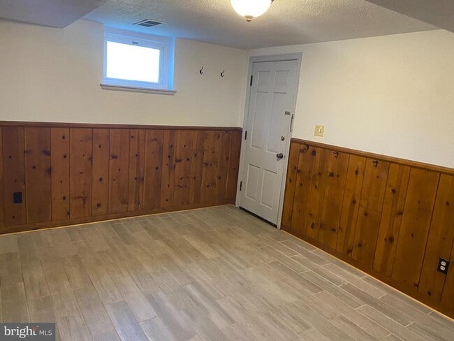 Building Photo - 716 N Overlook Dr