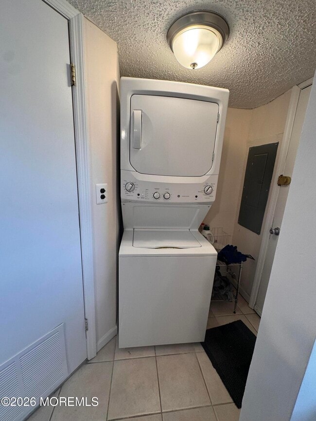 Building Photo - 30 Howland Ave