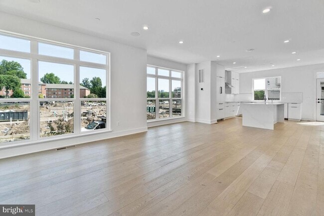 Building Photo - 5353 ZENITH OVLK