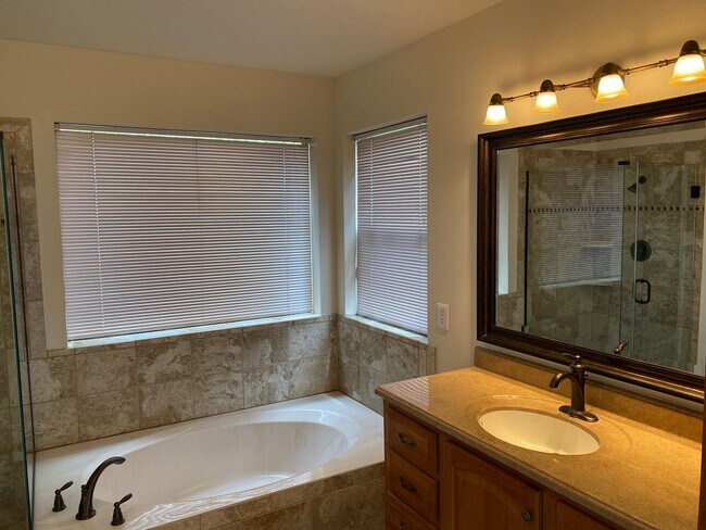 Building Photo - Location, location!  Updated 3 Br, 2 Bath ...