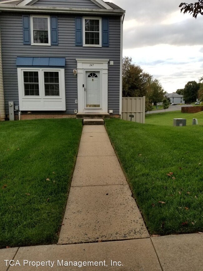 Building Photo - 3 br, 2.5 bath House - 247 Maple Wreath Court