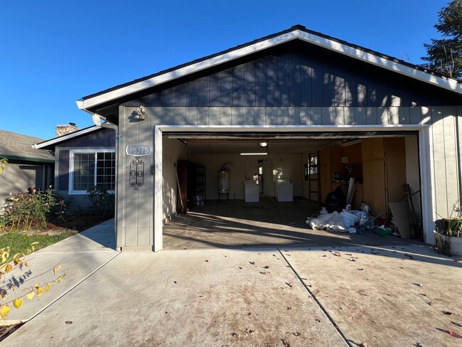 Building Photo - Cozy  3 Bed, 1.5 Bath Home for Rent!