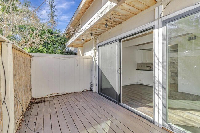 Building Photo - Charming 2 Bed 2 Bath Sunnyvale Condo with Vaulted Ceilings and Patio