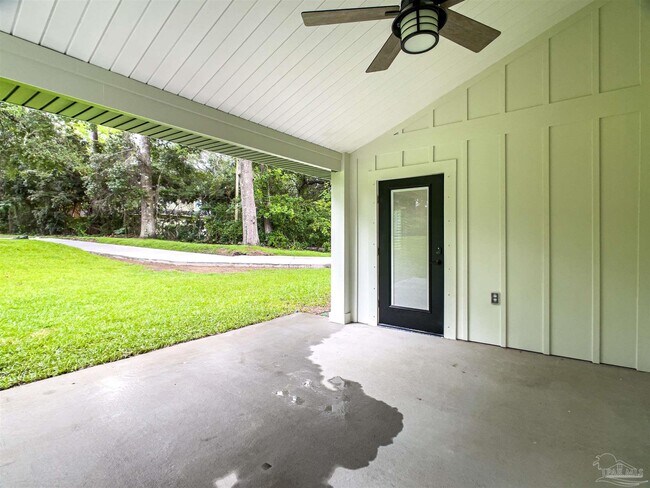 Building Photo - 10047 Noriega Dr