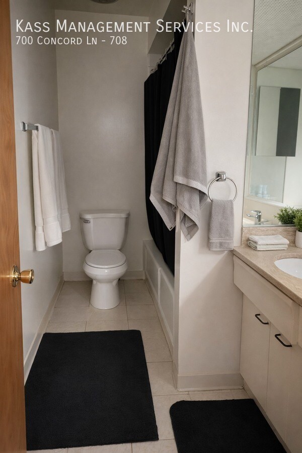 Building Photo - 700 Concord Ln