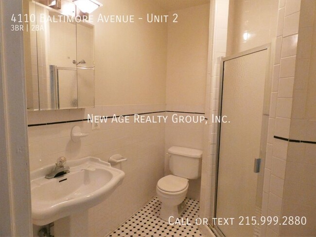 Building Photo - Sunny apartment available in University City!