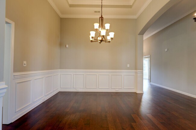 Building Photo - 1008 Meadowview Ln