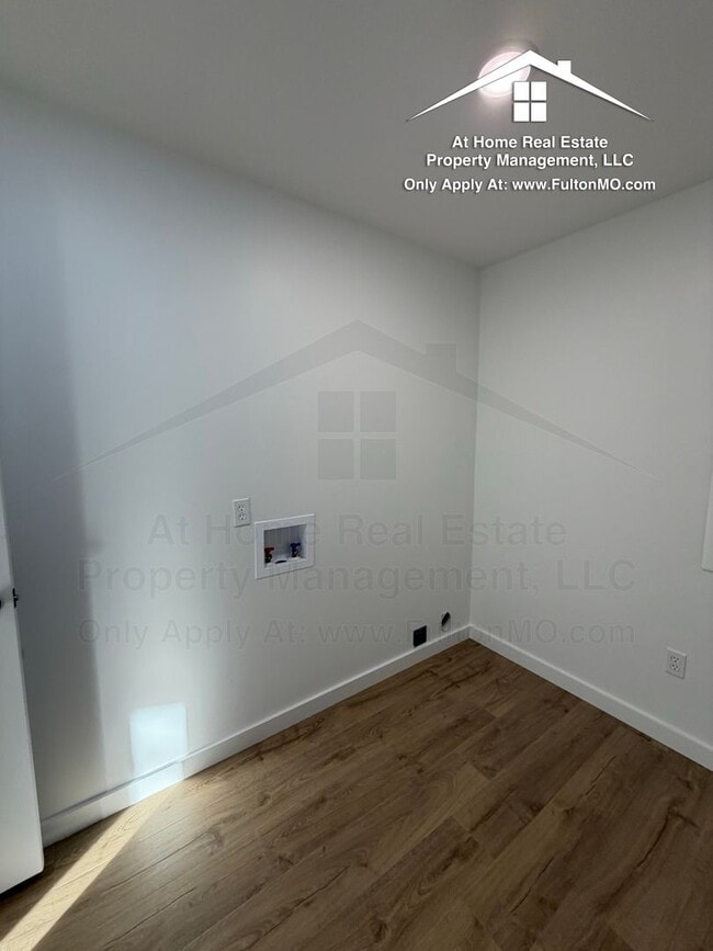 Building Photo - 508 E 8th St