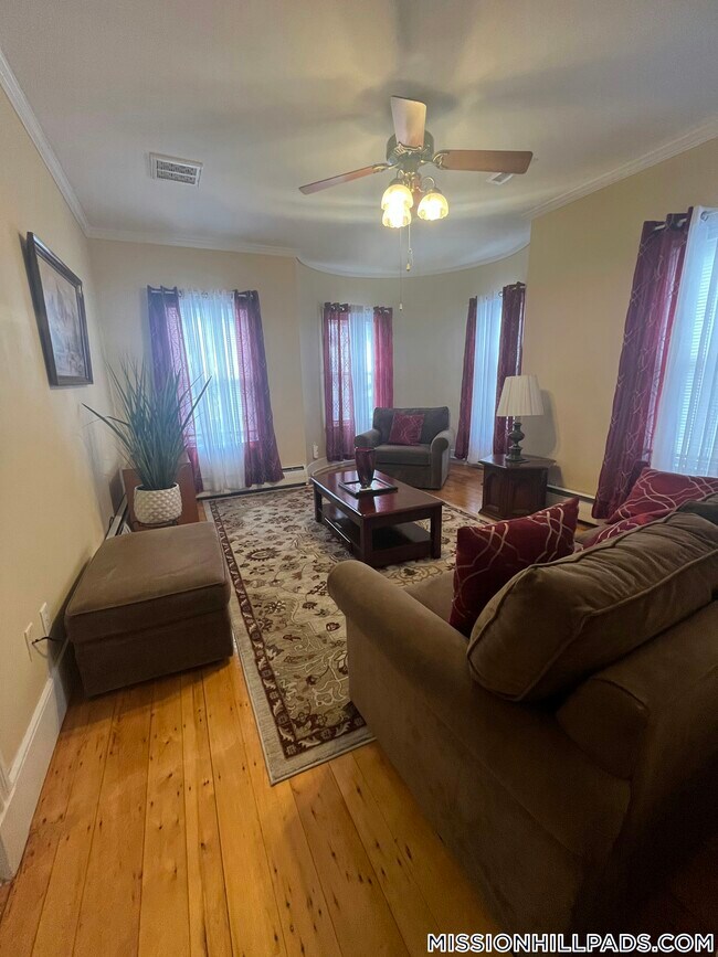 Building Photo - 123-125-125 Hillside St