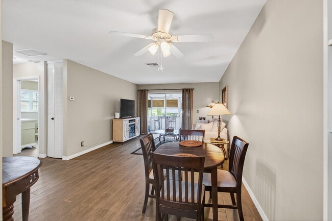 Building Photo - 2661 Barkley Dr W