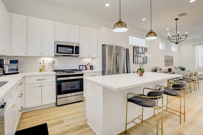 Building Photo - 2013 Cochran St