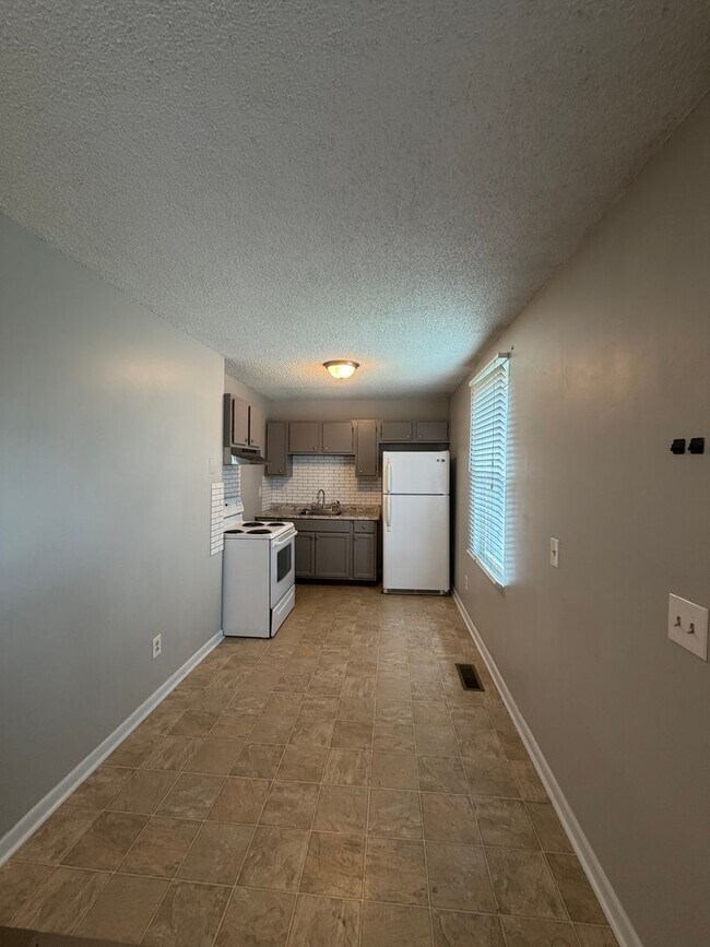 Building Photo - 212 Jay Dr