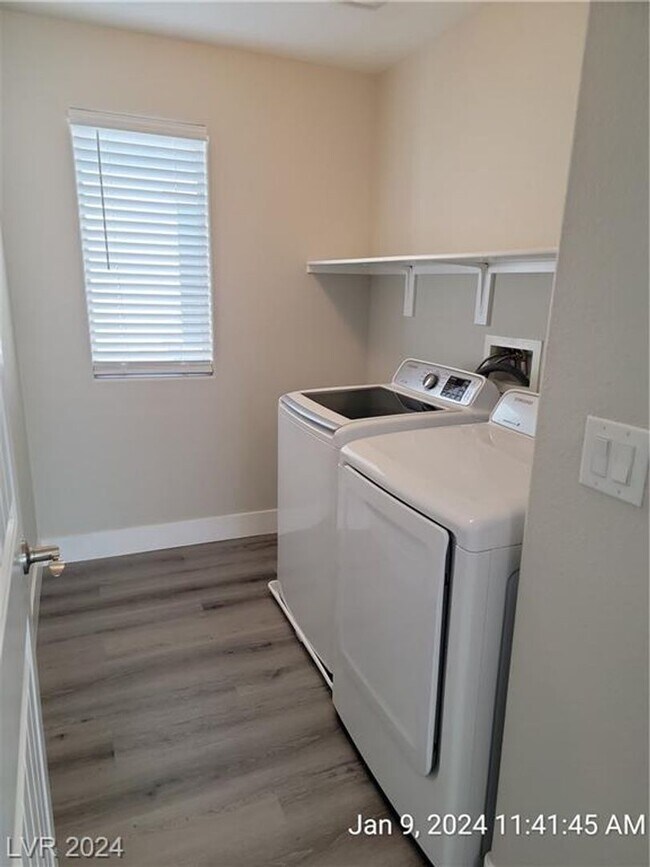 Building Photo - PARTIALLY FURNISHED 2-STORY HOME LOCATED O...