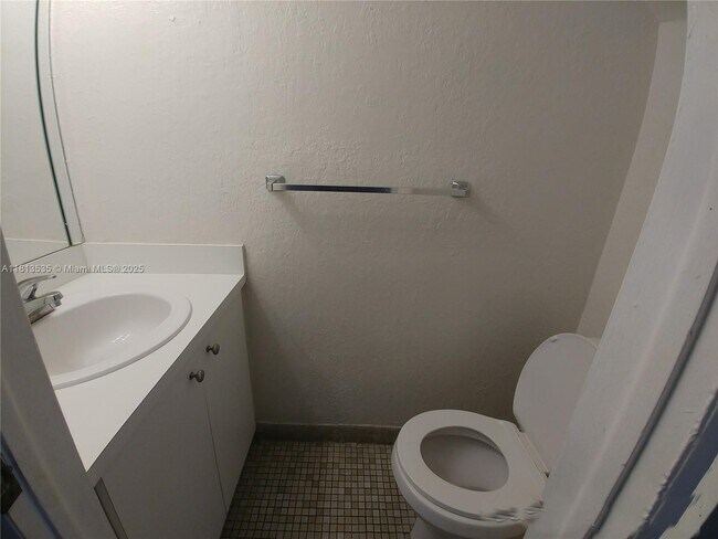 Building Photo - 1305 W 53rd St