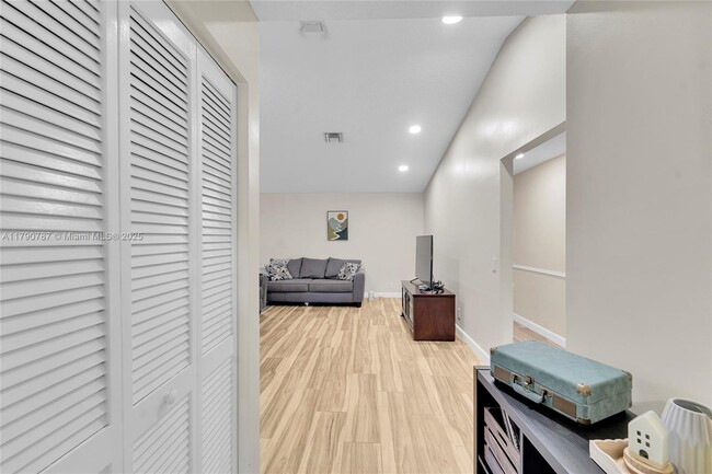 Building Photo - 1552 Zenith Way