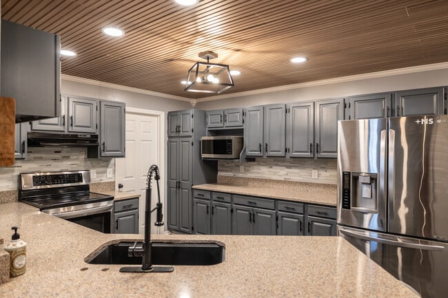 Building Photo - 5516 Oakside Dr