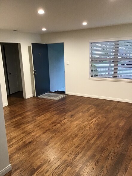 living room - 12706 Dewey St