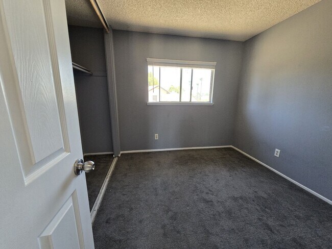 Building Photo - 39418 Southcliff Way