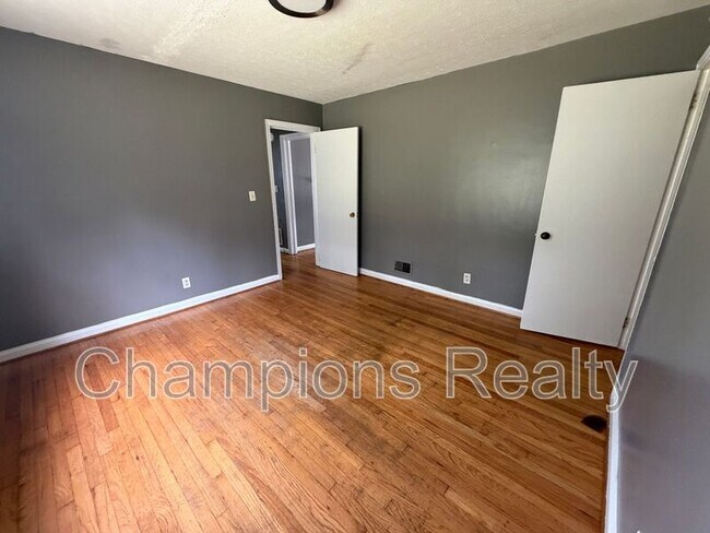 Building Photo - 127 Mc Cartha Dr