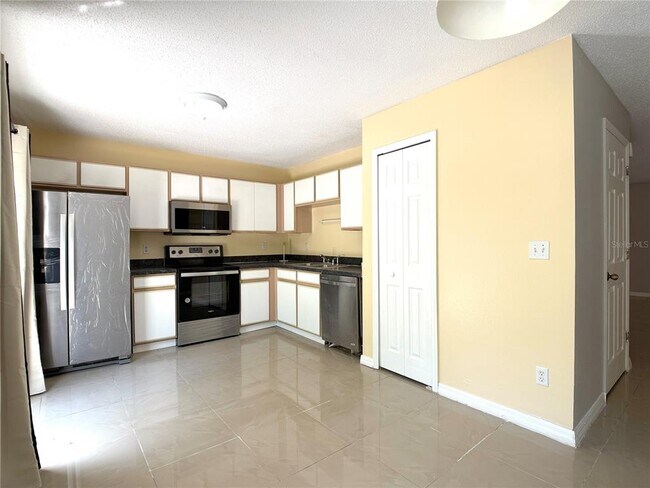 Building Photo - 781 Palmera St