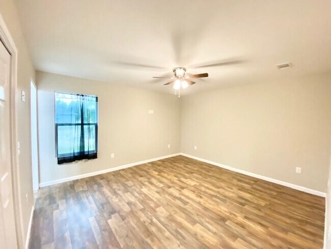 Building Photo - 331 Passion Flower St
