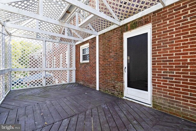 Building Photo - 11 Dowling Ave