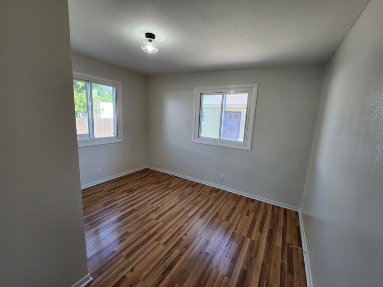 Building Photo - 10447 Cantara St