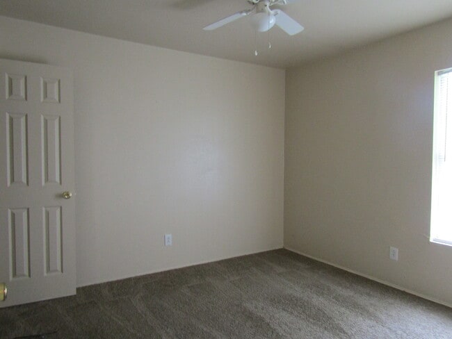 Building Photo - 2707 Ave G