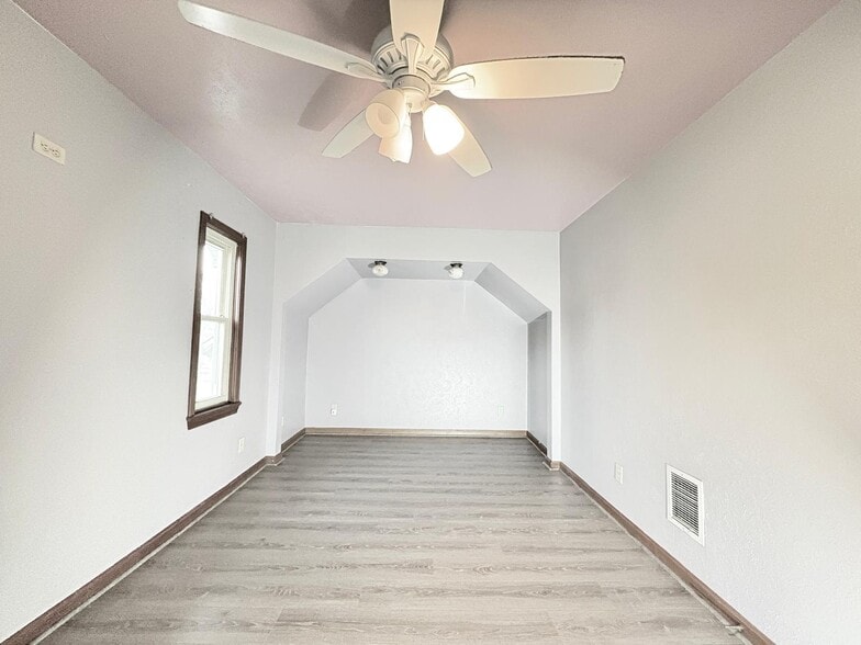 Building Photo - 3627 Hazelhurst Ave