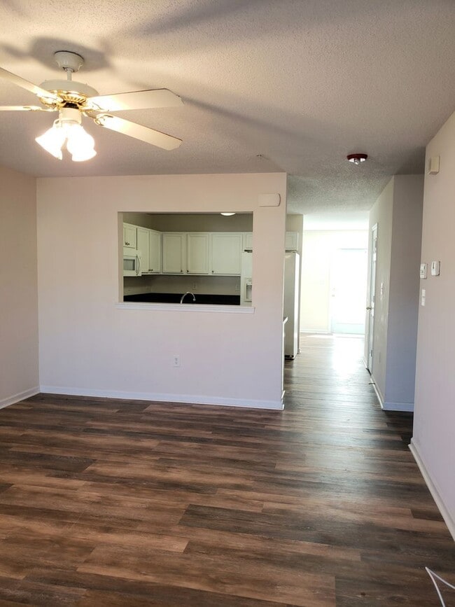 Building Photo - 2 bedroom Townhouse in Mooresville