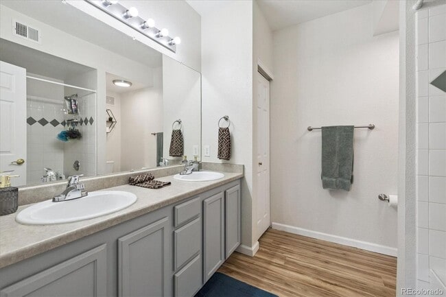 Building Photo - Blackhawk - Englewood