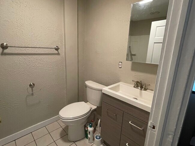 Building Photo - 48 Bartley St