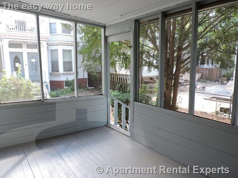 Building Photo - 8 Forest St