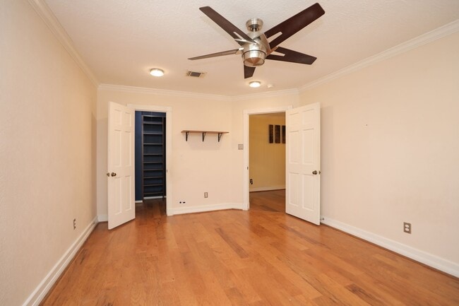 Building Photo - 722 Crossroads Dr