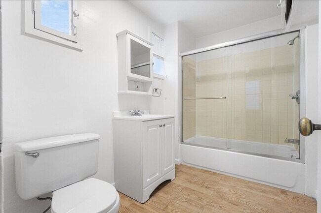 Building Photo - 1817 Sherman St