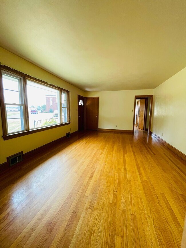 Building Photo - Home for Rent in Dayton