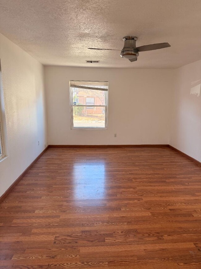 Building Photo - 8624 Alta Loma Ln NE