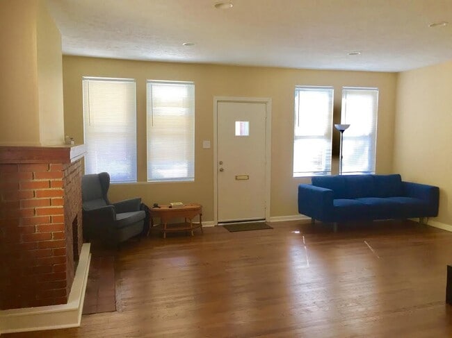 living room - 5721 Northumberland St