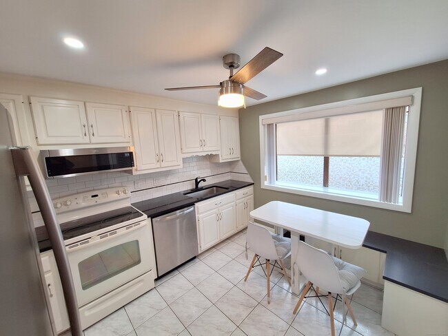 Building Photo - 238 Skyview Dr