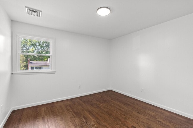 Building Photo - 36 Fuller Dr