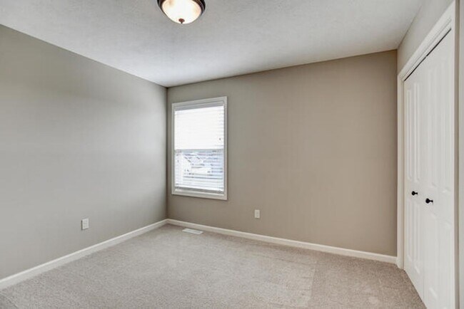 Building Photo - Beautiful 5 bed, 4 bath-Prairie Crossing, Mahomet - AVAILABLE NOW