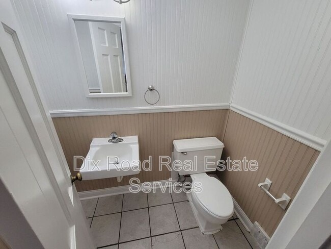 Building Photo - 3600 Grand Ave