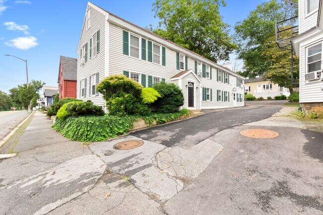 Building Photo - 335 Cabot St