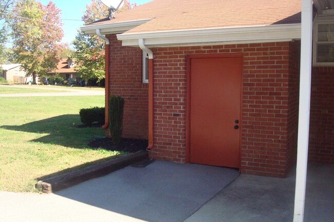 Building Photo - 502 Gracy Ave