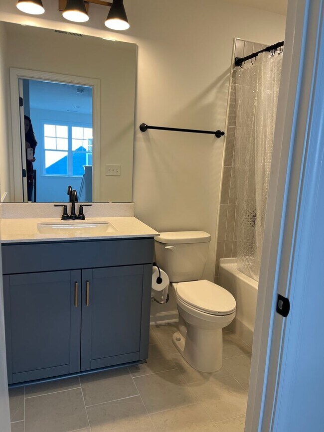 Building Photo - Beautiful New Home