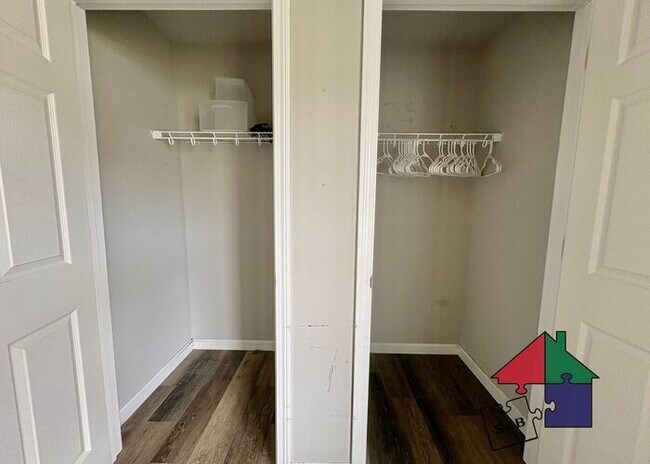 Building Photo - Room to Relax: 3BR/2.5BA Townhome in Milton