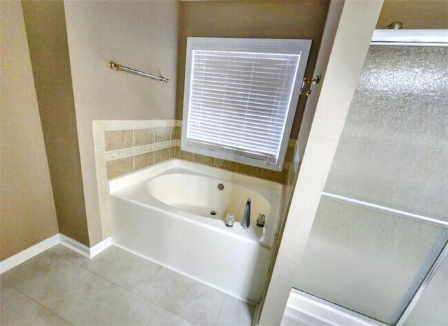 Building Photo - 3305 Goldmist Dr
