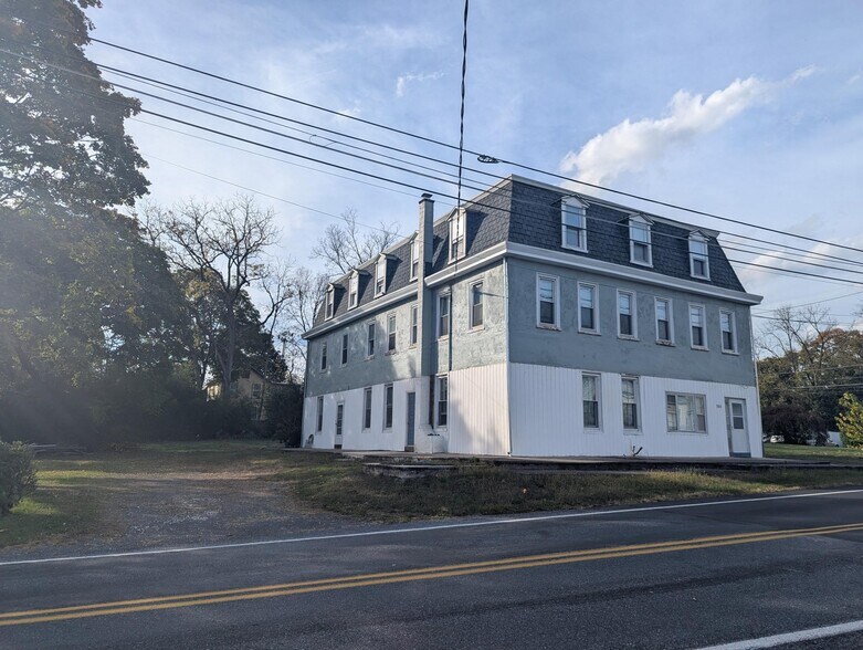 Primary Photo - 144 N Main St